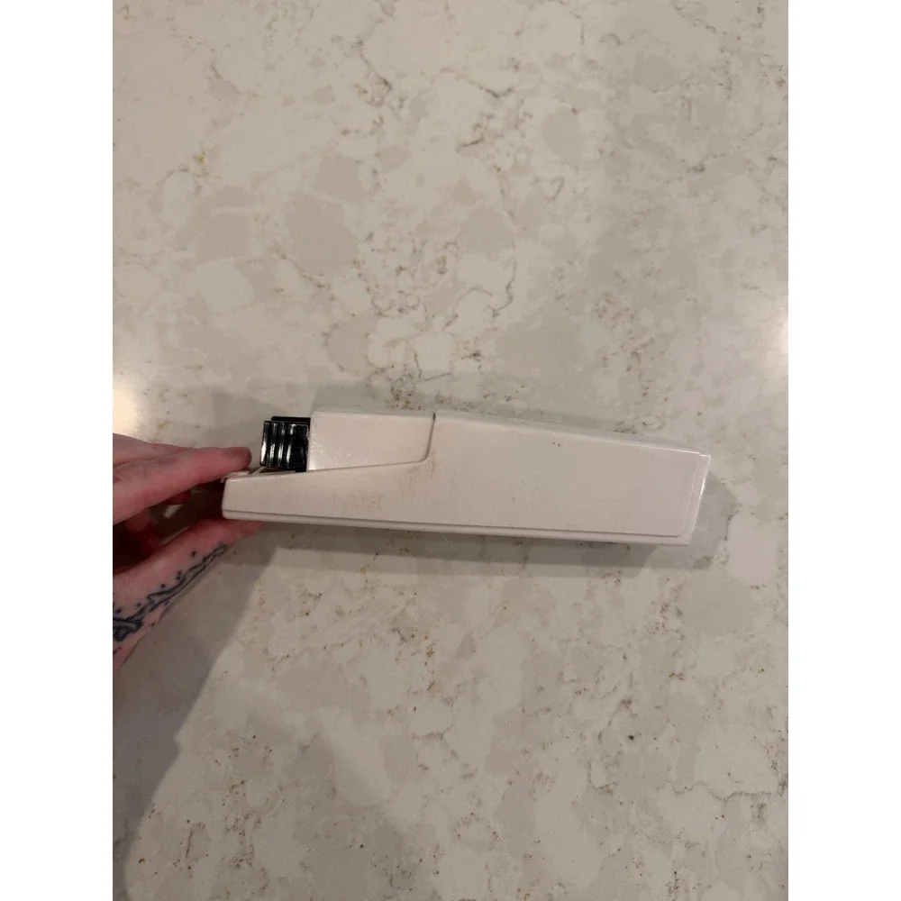 The Pampered Chef Handheld Knife Sharpener 3' Manual Pull Through Tool